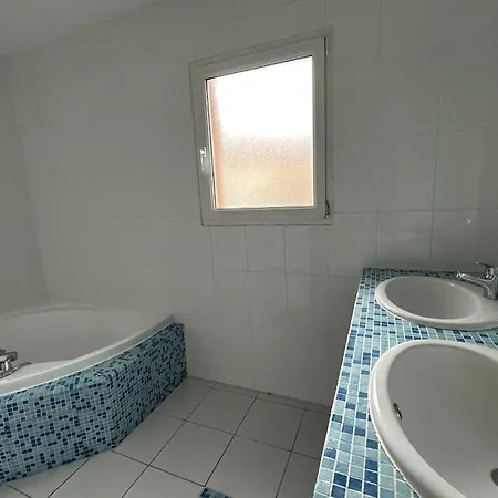 Spacious House With Large Garden And Swimmingpool Holiday home