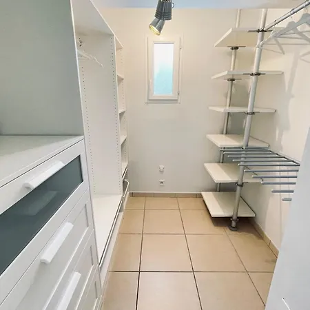 Spacious House With Large Garden And Swimmingpool Holiday home *