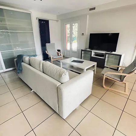 Spacious House With Large Garden And Swimmingpool *